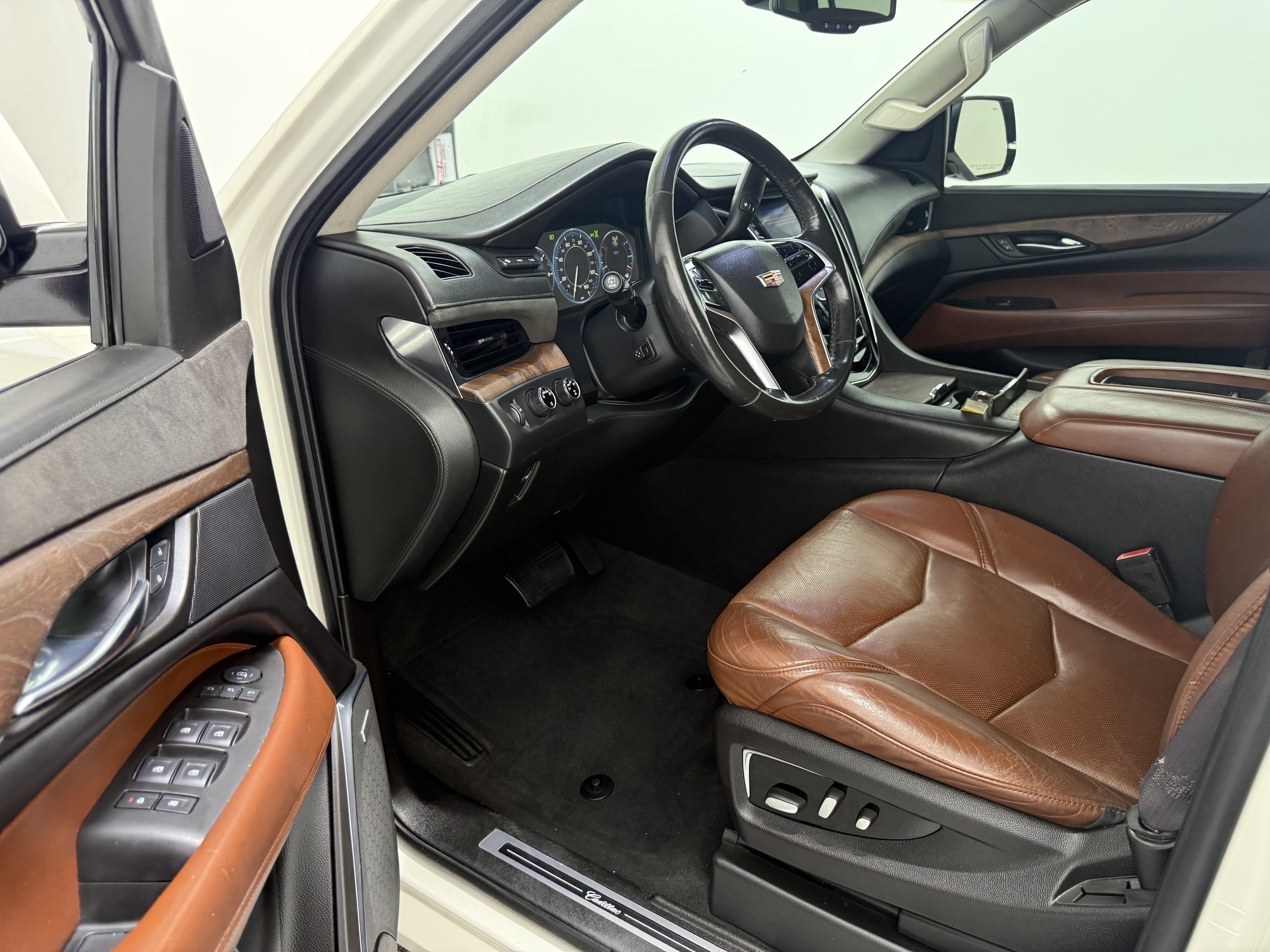 Used 2015 Cadillac Escalade Premium AWD/4WD image 20