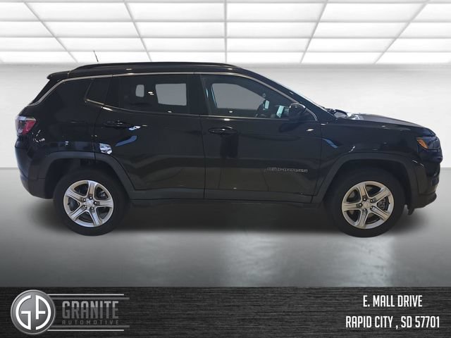 Used 2024 Jeep Compass Latitude AWD/4WD image 7