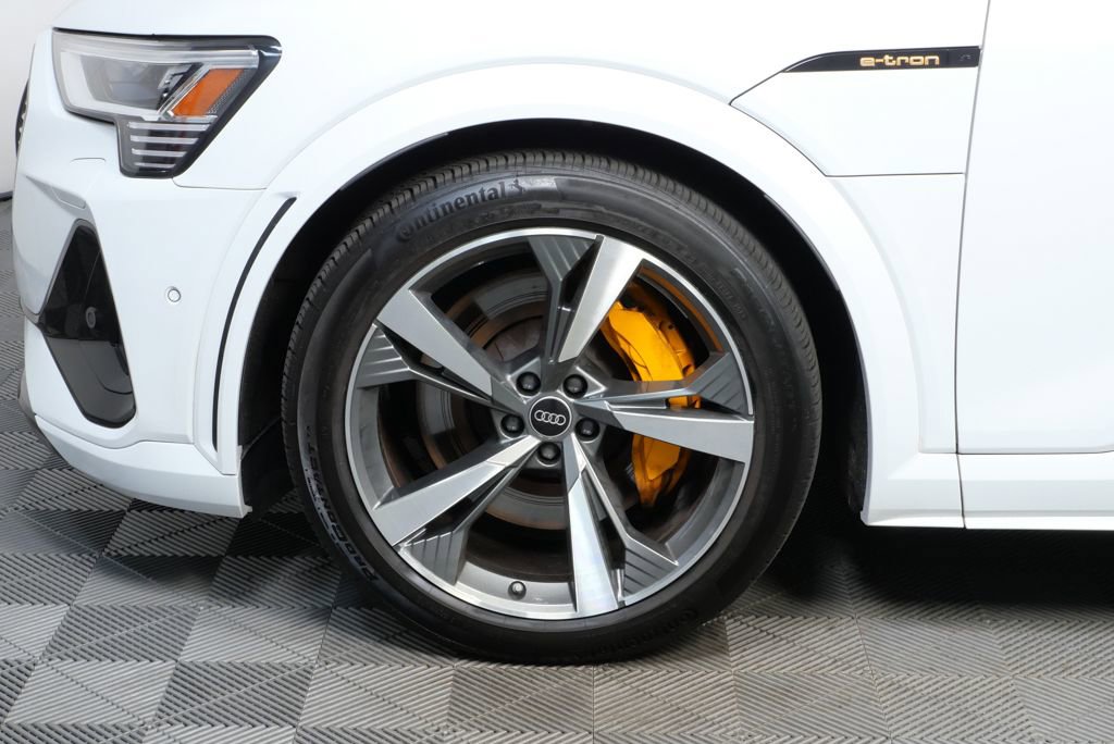 Certified 2022 Audi e-tron S Premium Plus w/ 21" Black Optic Package image 33