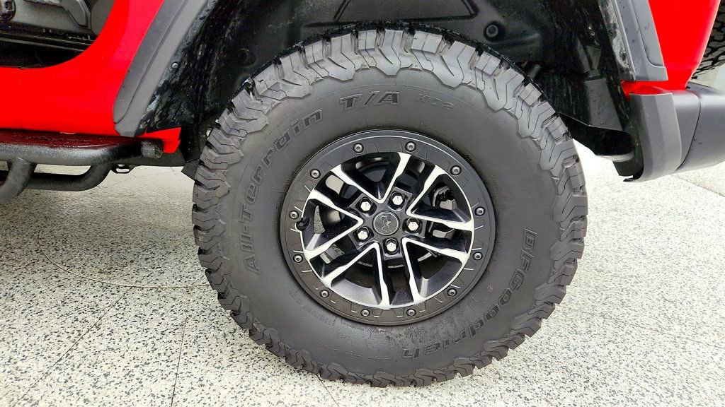Used 2025 Jeep Wrangler Sport AWD/4WD image 9