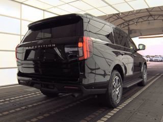 Used 2025 Ford Expedition Active AWD/4WD image 4