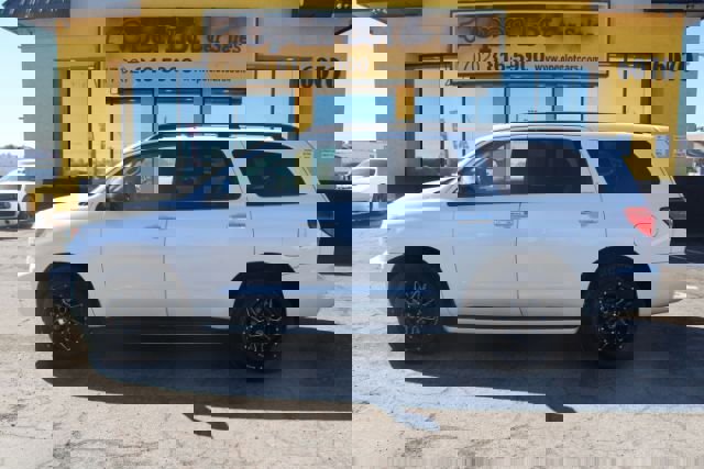 Used 2016 Toyota Sequoia Platinum image 2