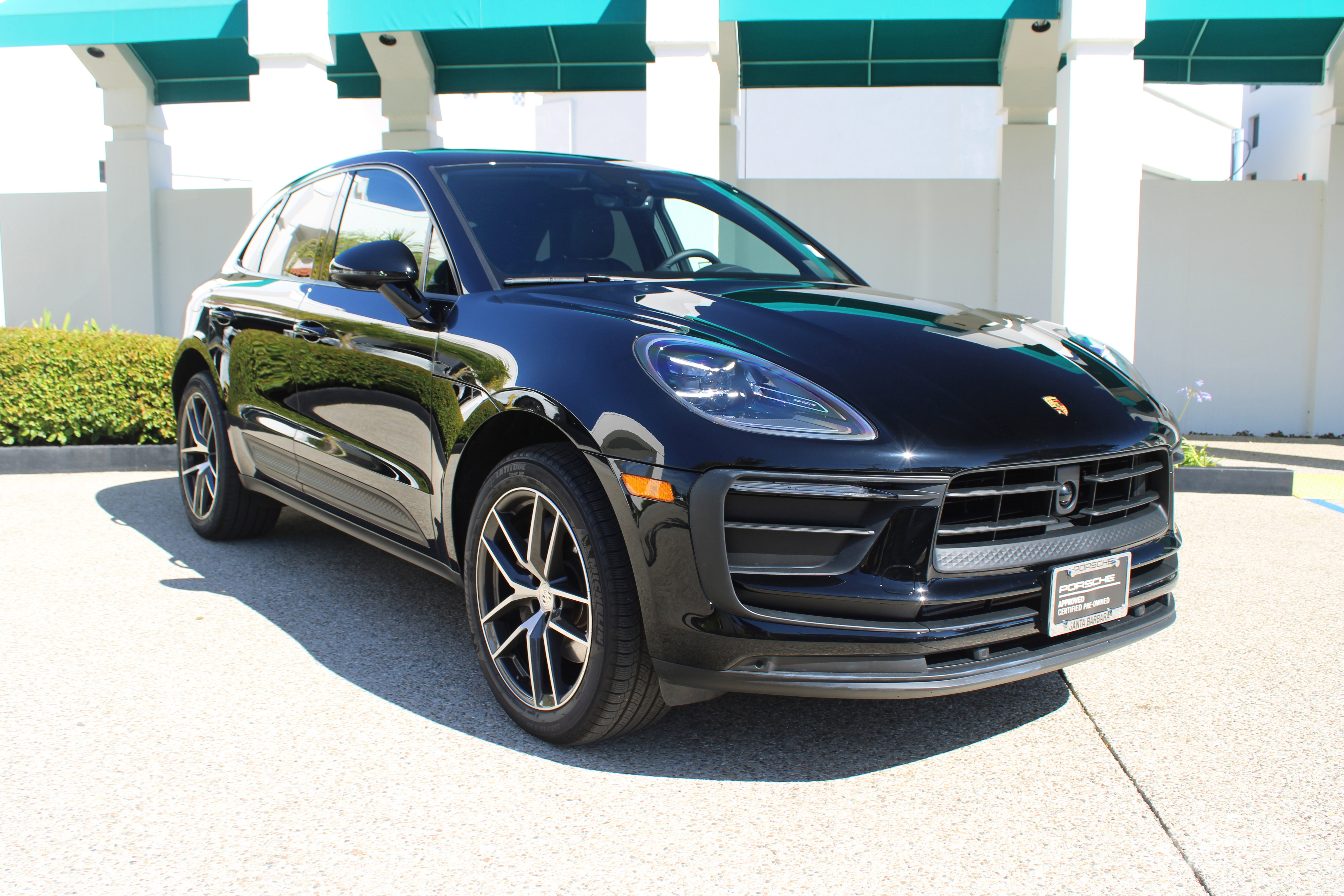Certified 2025 Porsche Macan image 9