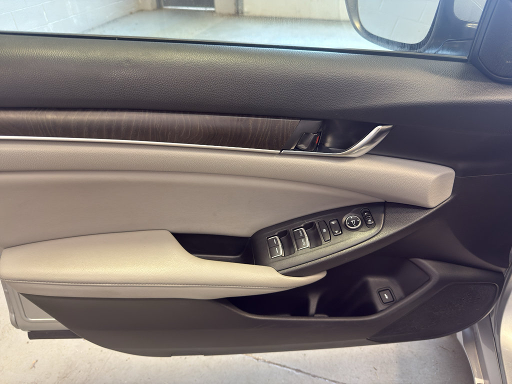 Used 2018 Honda Accord EX image 15