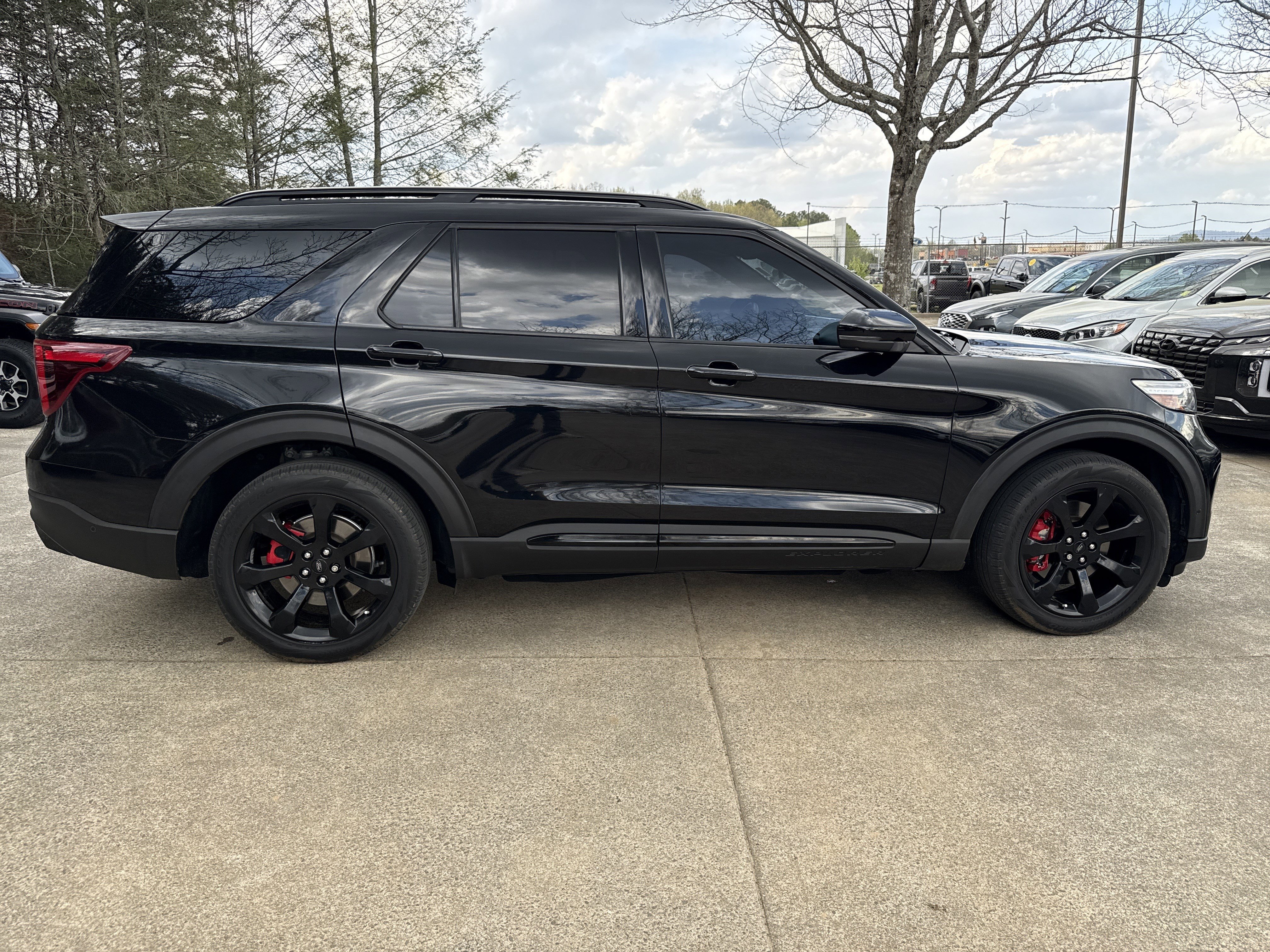 Used 2020 Ford Explorer ST w/ ST Street Pack image 8