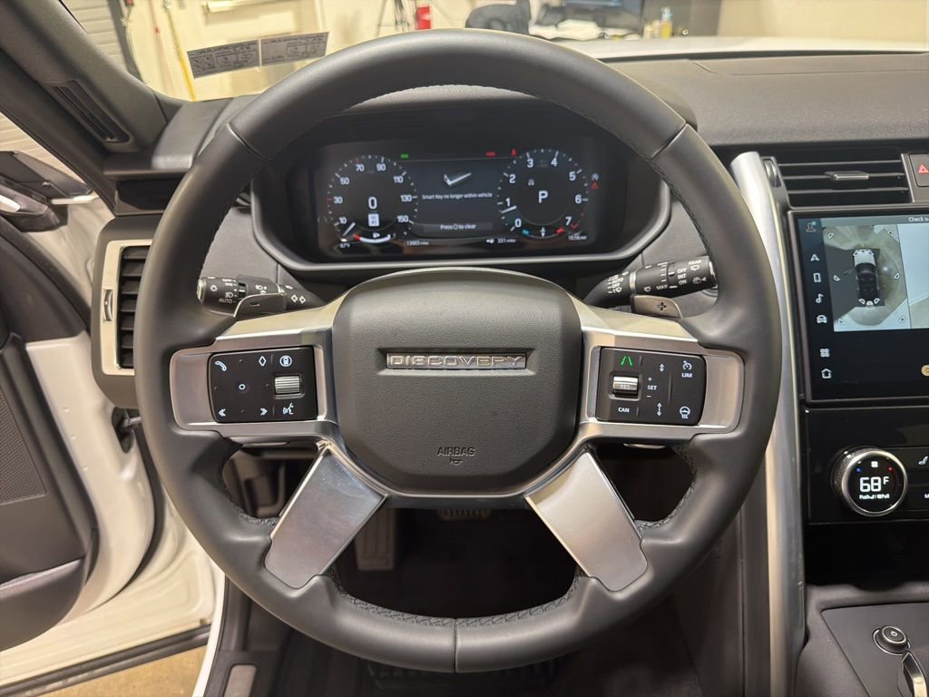 Used 2025 Land Rover Discovery S image 14