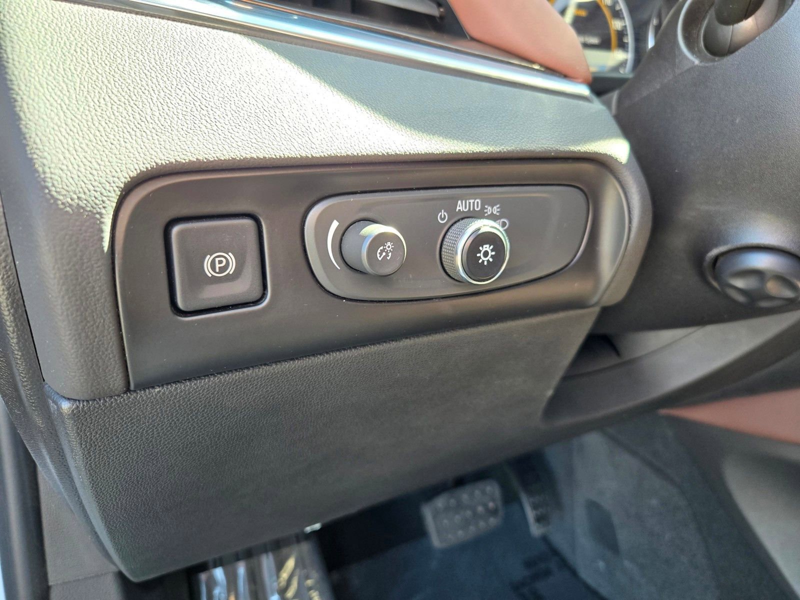 Used 2018 Buick Enclave Avenir w/ Avenir Technology Package image 29