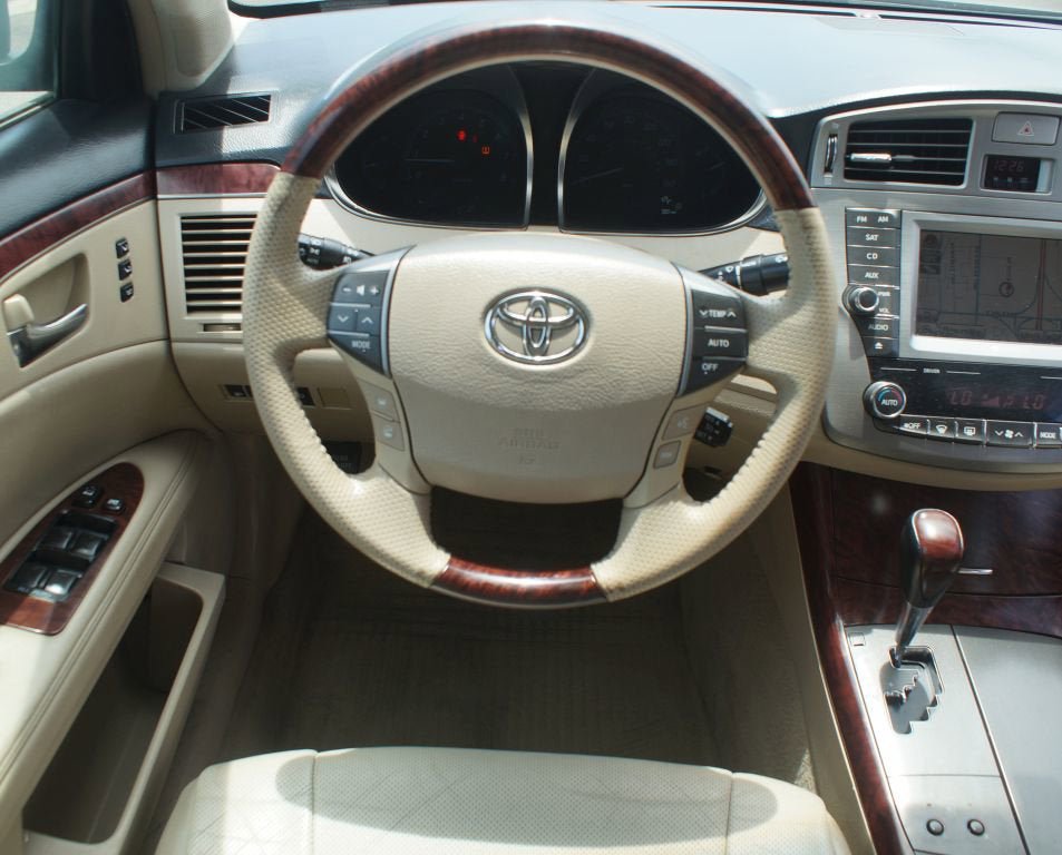 Used 2011 Toyota Avalon Limited FWD image 5