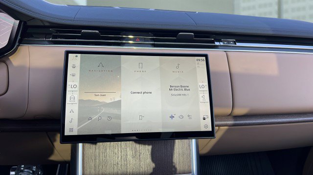 New 2026 Land Rover Range Rover SE image 28