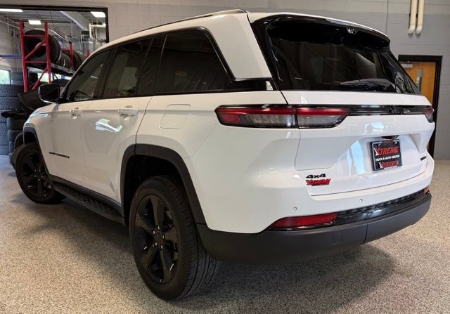 Used 2024 Jeep Grand Cherokee Limited w/ Luxury Tech Group II AWD/4WD image 4
