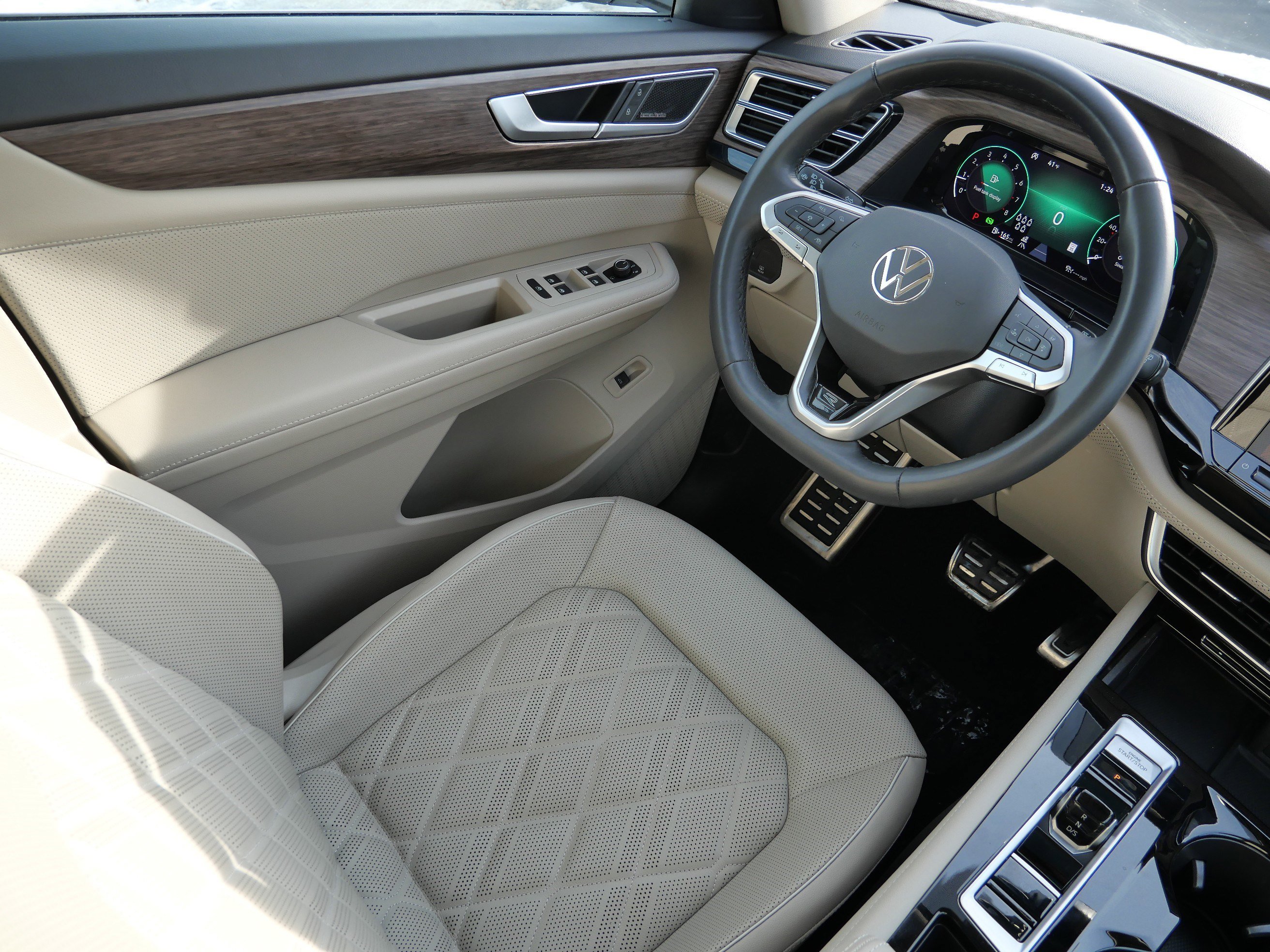 Certified 2024 Volkswagen Atlas SEL Premium R-Line image 9