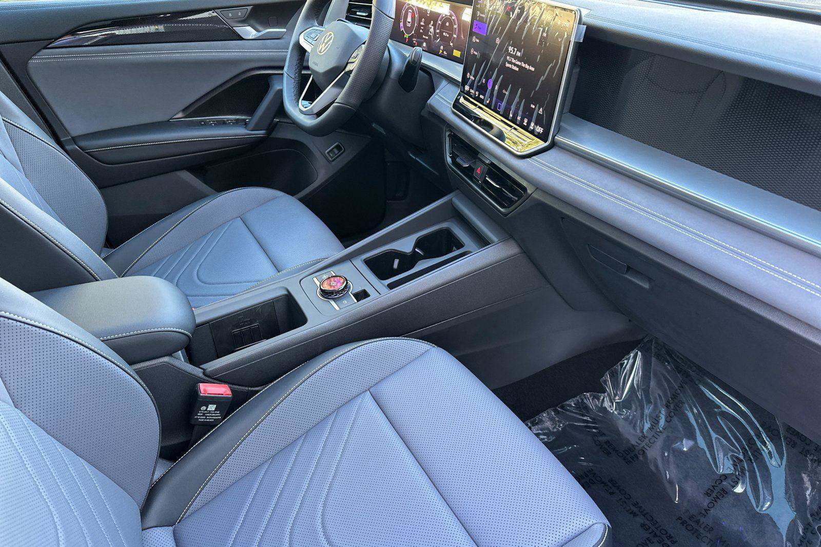 New 2026 Volkswagen Tiguan SE R-Line FWD image 15