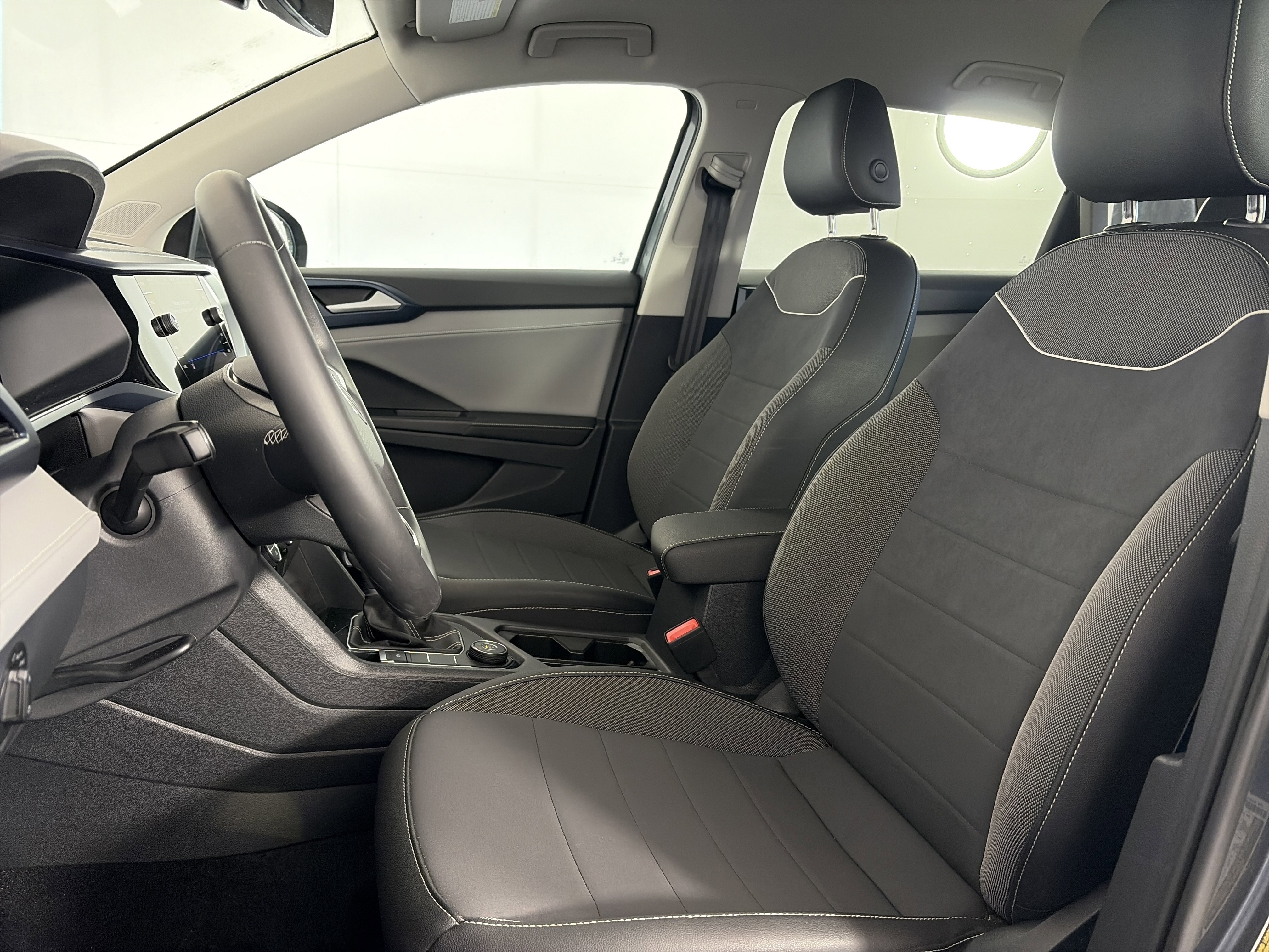 Used 2024 Volkswagen Taos SE image 6