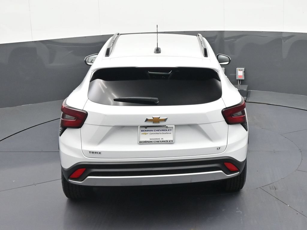 Certified 2025 Chevrolet Trax LT FWD image 24
