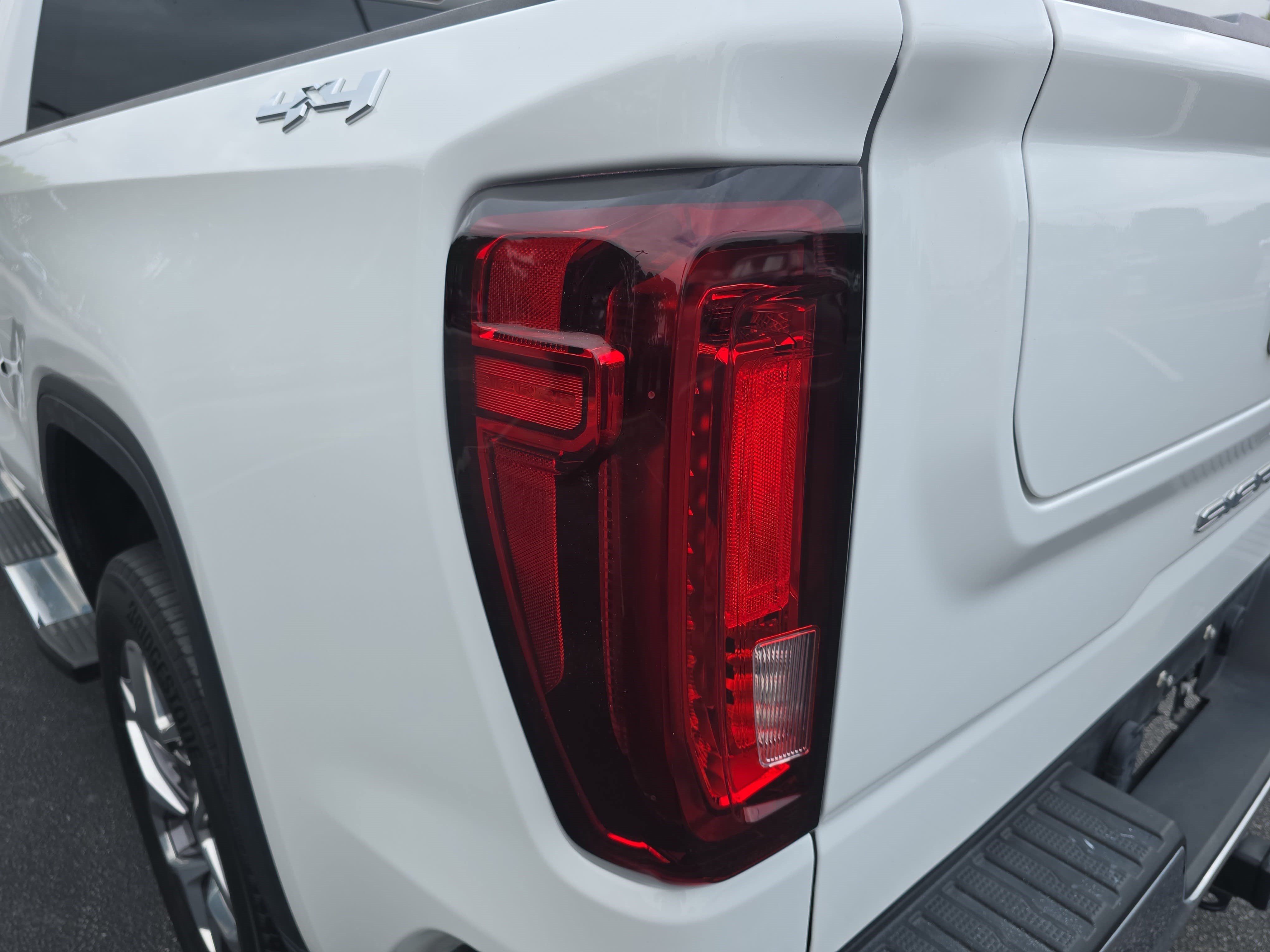 Used 2023 GMC Sierra 1500 SLT w/ SLT Premium Package AWD/4WD image 33
