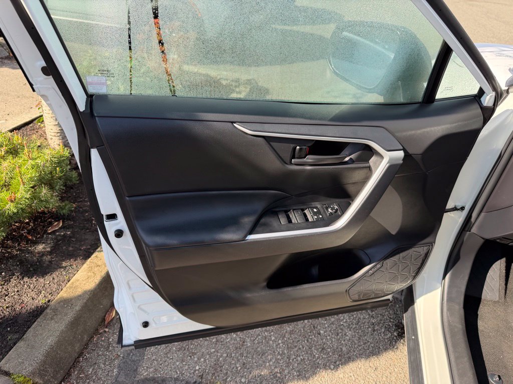 Certified 2025 Toyota RAV4 LE AWD/4WD image 11