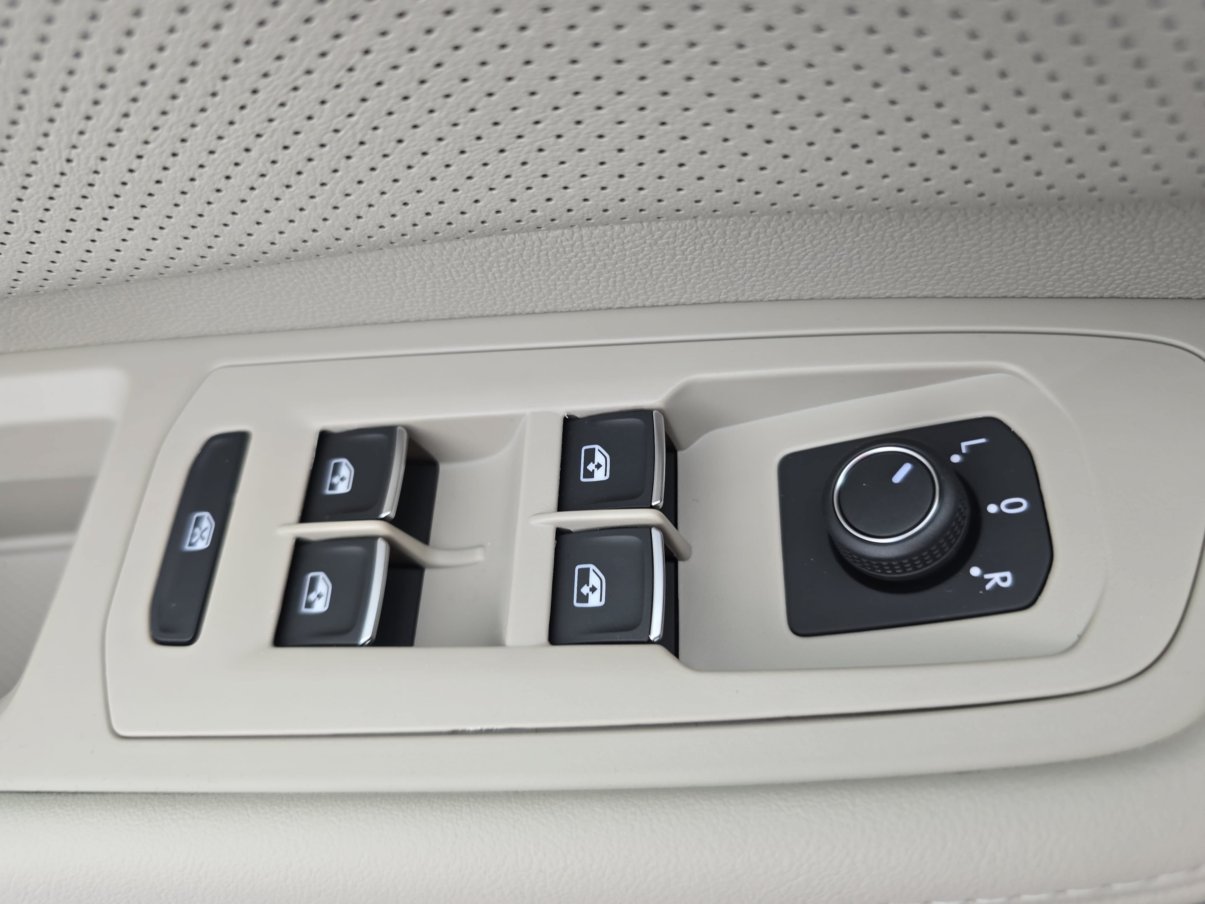 New 2026 Volkswagen Atlas SE FWD image 29