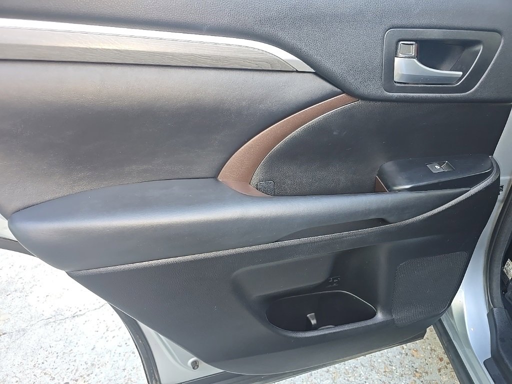 Used 2018 Toyota Highlander Limited image 37