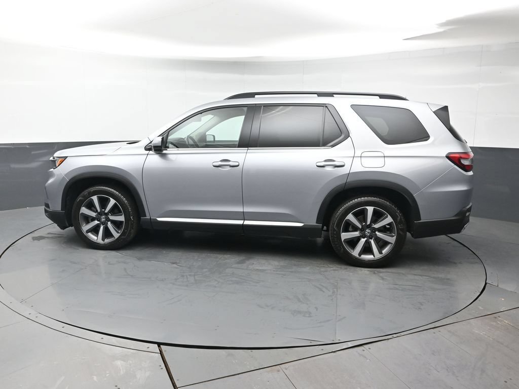 Certified 2025 Honda Pilot Touring image 3