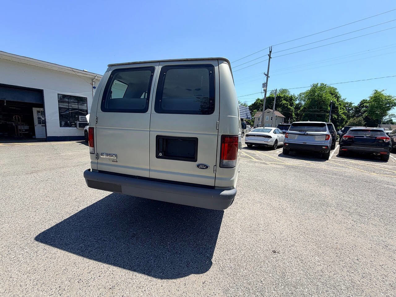 Used 2006 Ford E-350 and Econoline 350 XL RWD image 16