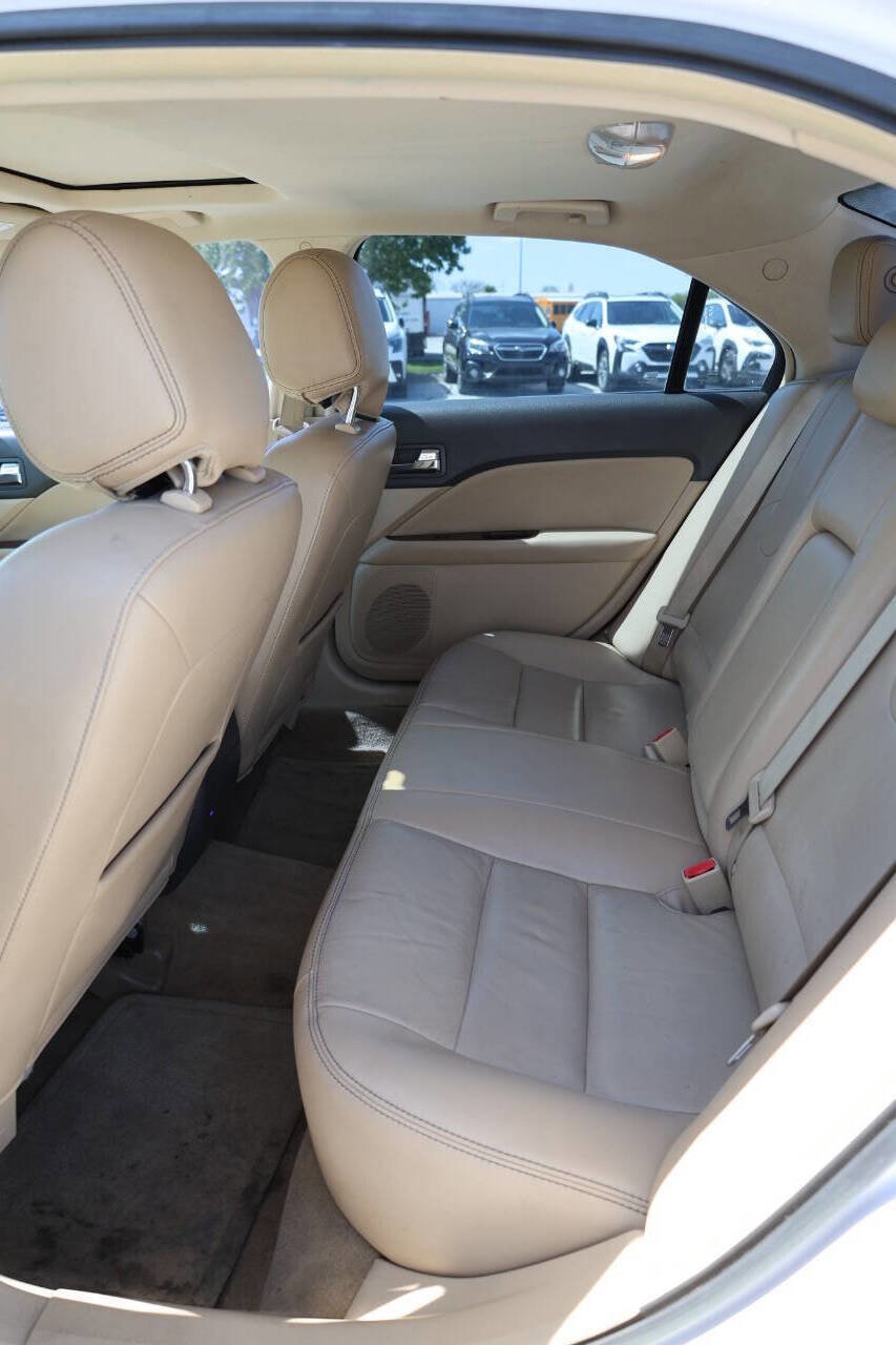 Used 2012 Ford Fusion SEL FWD image 17