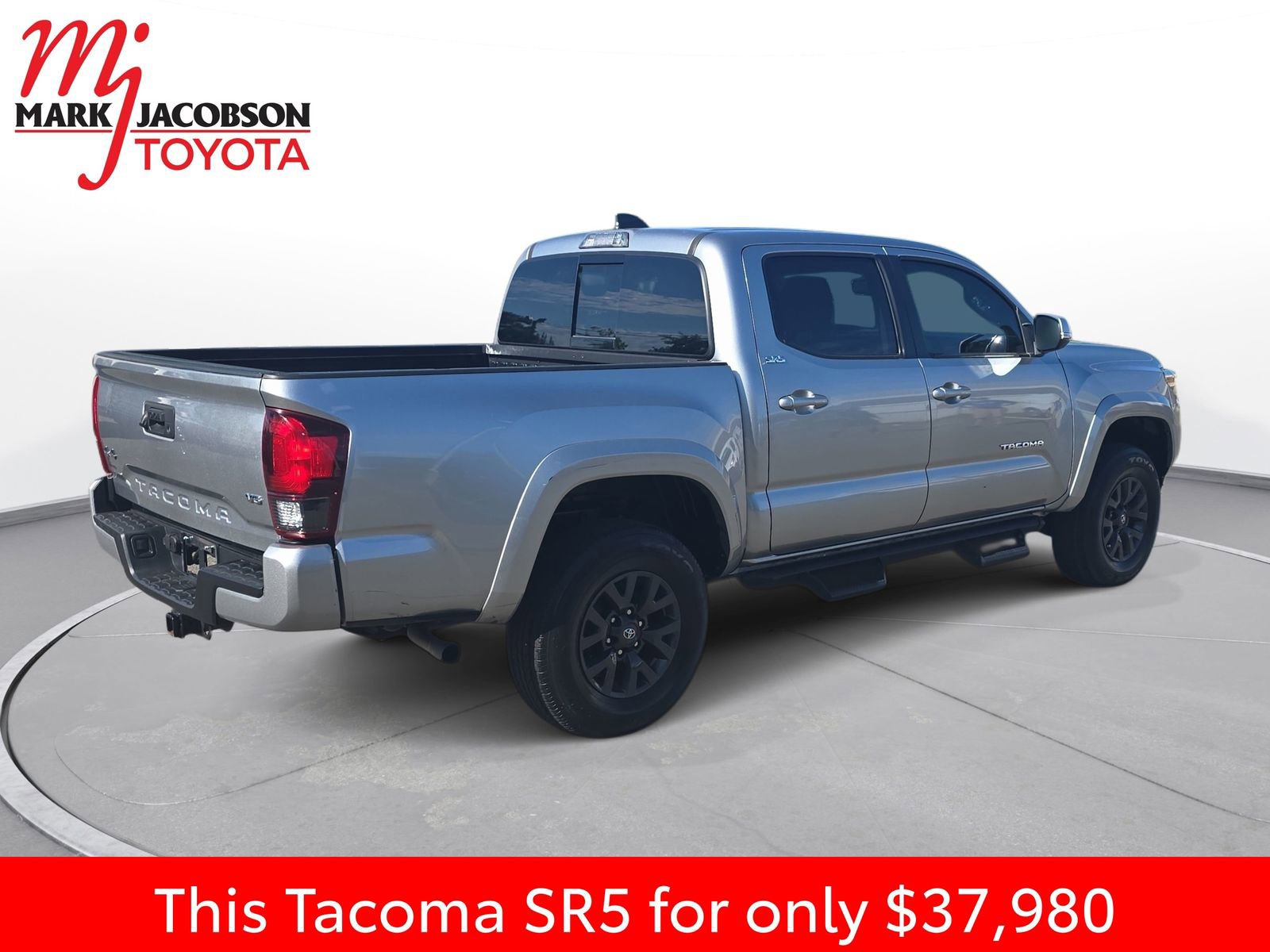 Used 2023 Toyota Tacoma SR5 w/ Technology Package AWD/4WD image 9