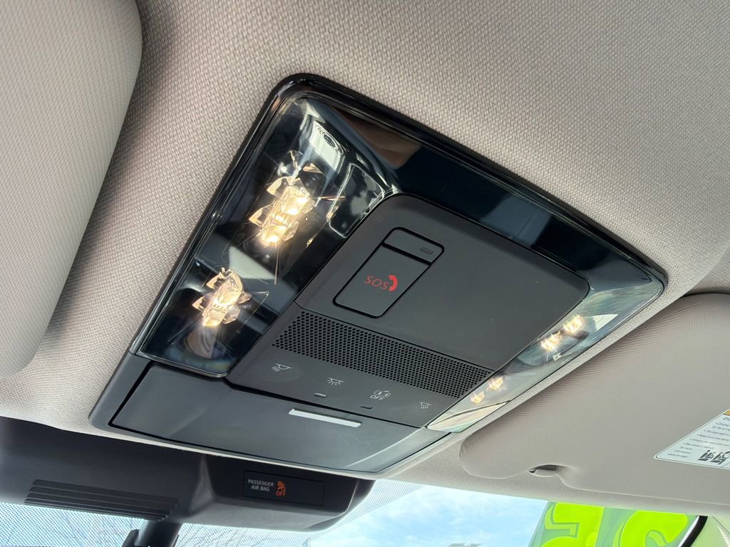 Used 2025 Mitsubishi Outlander AWD image 32