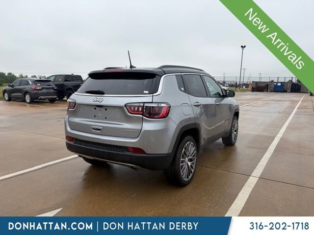 Used 2023 Jeep Compass Limited w/ Elite Group AWD/4WD image 3