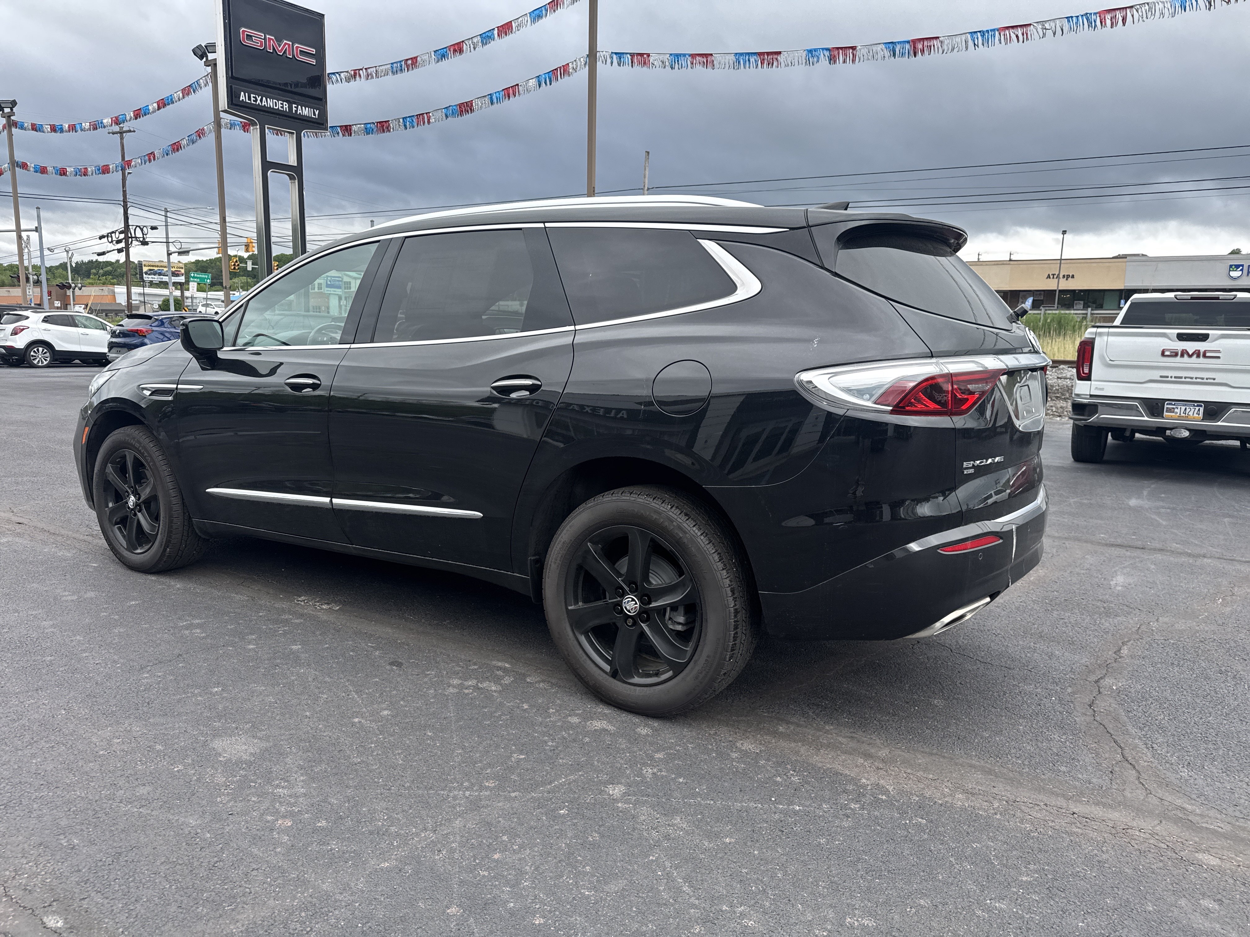 Used 2024 Buick Enclave Essence w/ Experience Buick Package AWD/4WD image 6