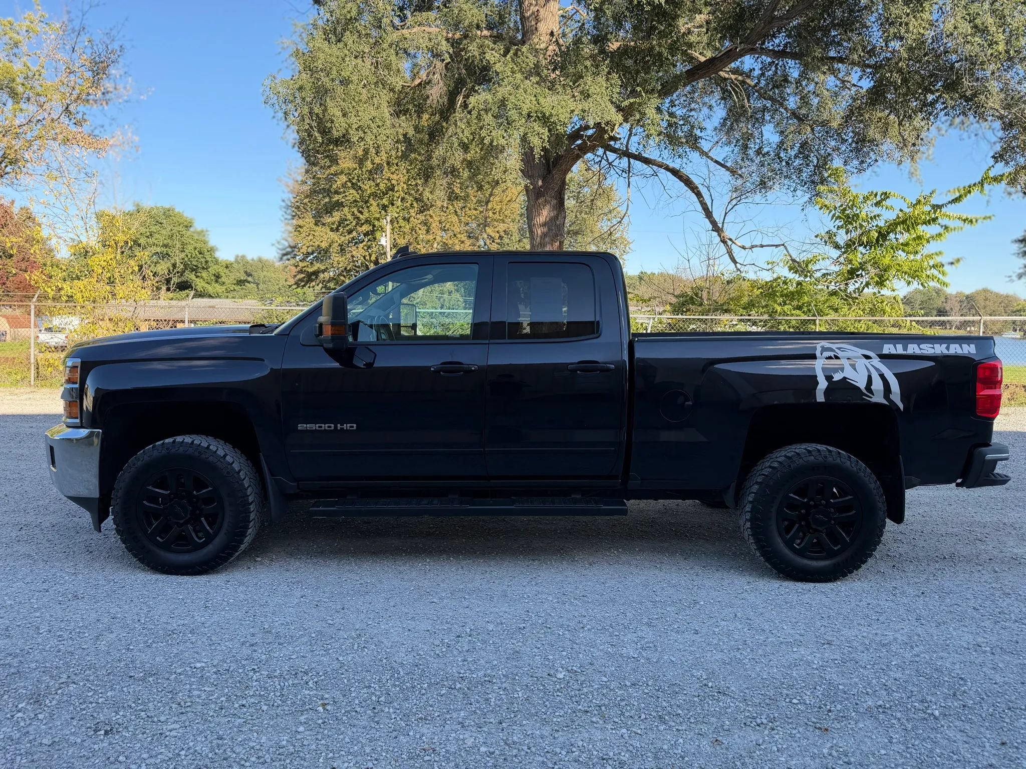 Used 2018 Chevrolet Silverado 2500 LT AWD/4WD image 8