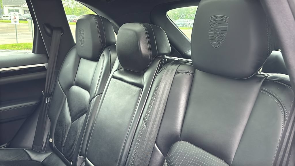 Used 2017 Porsche Cayenne Platinum Edition AWD/4WD image 28