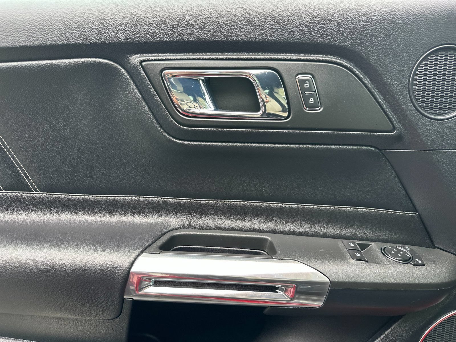Used 2015 Ford Mustang GT Premium RWD image 11