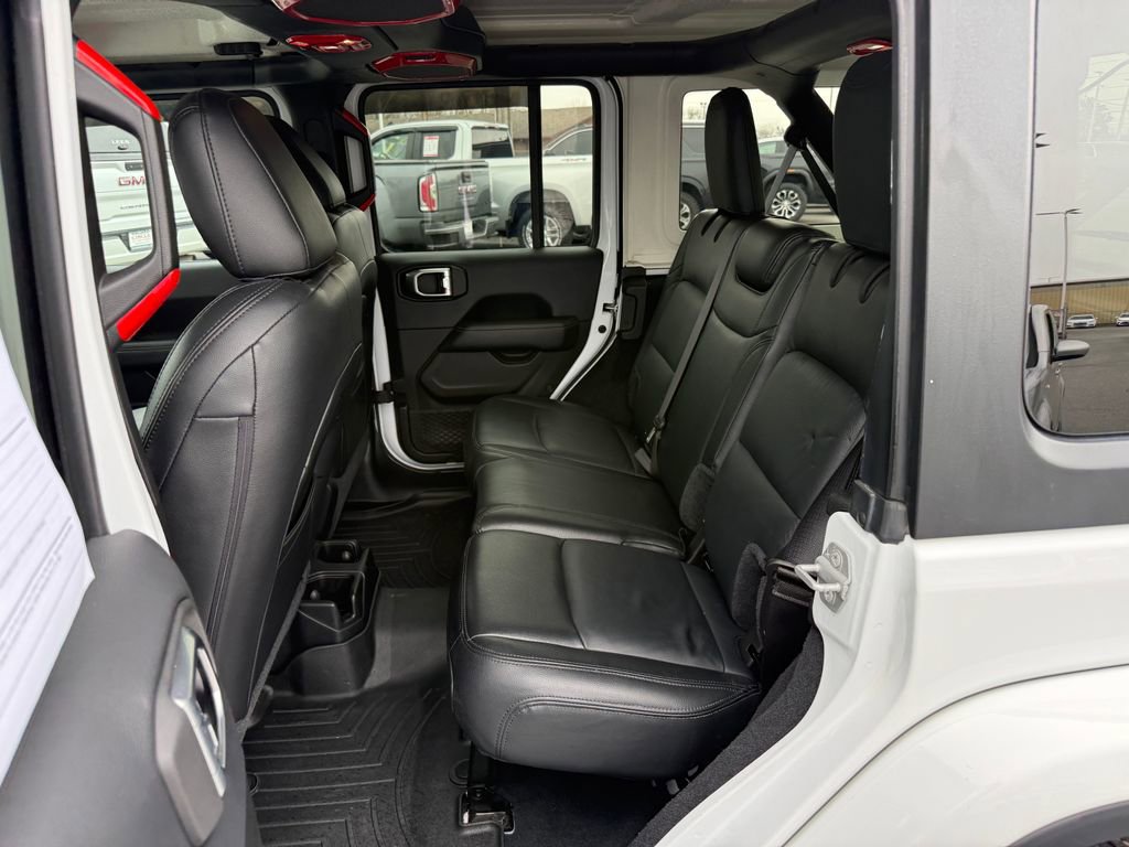 Used 2019 Jeep Wrangler Unlimited Sahara w/ Cold Weather Group image 18