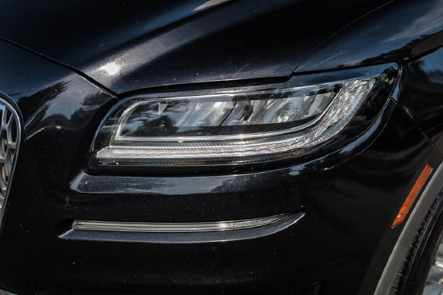 Used 2019 Lincoln Nautilus Premier AWD/4WD image 12