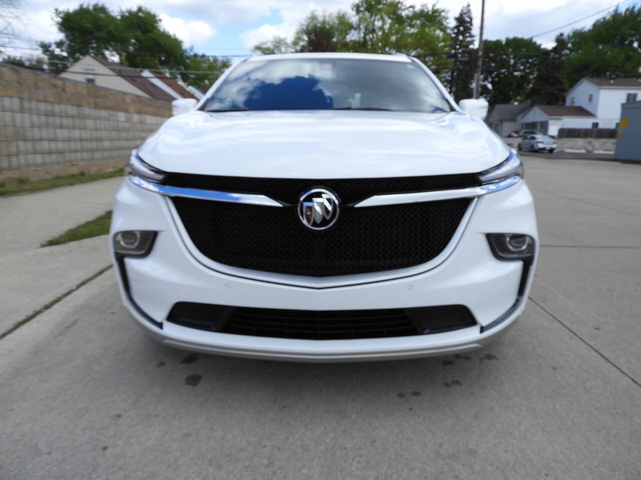 Used 2022 Buick Enclave Essence w/ Trailering Package, 5000 lbs. FWD image 3