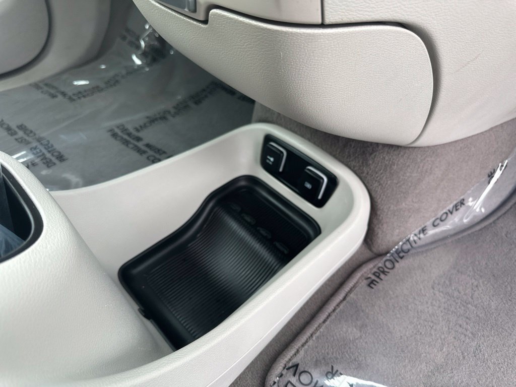 Used 2020 Chrysler Pacifica Touring-L Plus FWD image 38