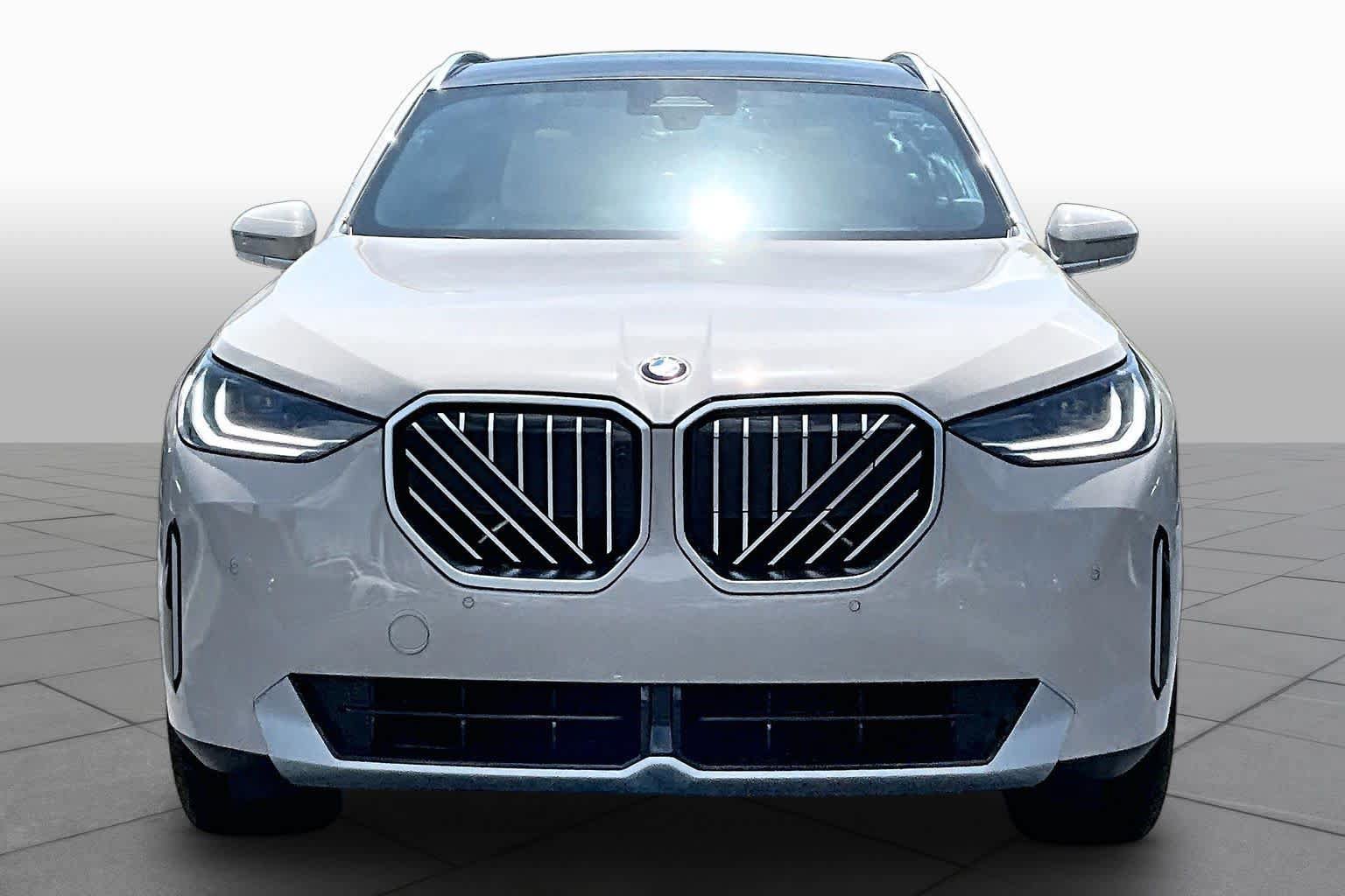 Used 2025 BMW X3 xDrive30i w/ Premium Package AWD/4WD image 4