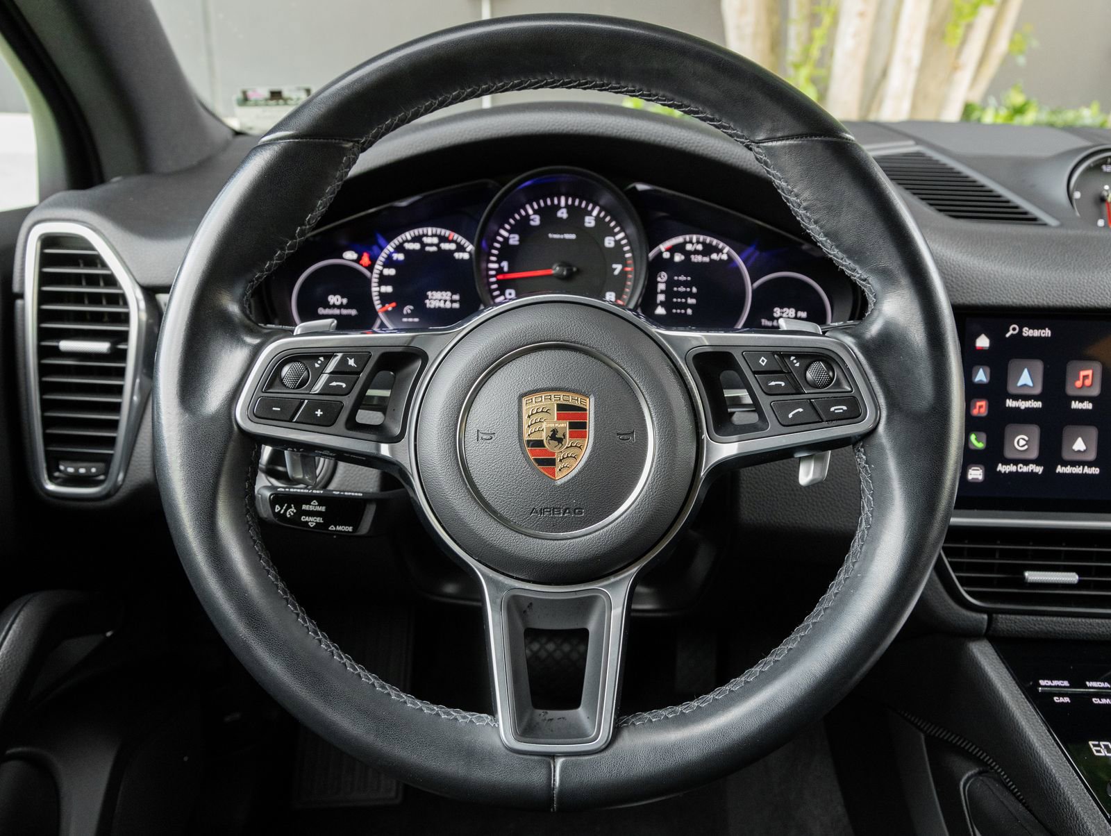 Certified 2023 Porsche Cayenne Platinum Edition image 13