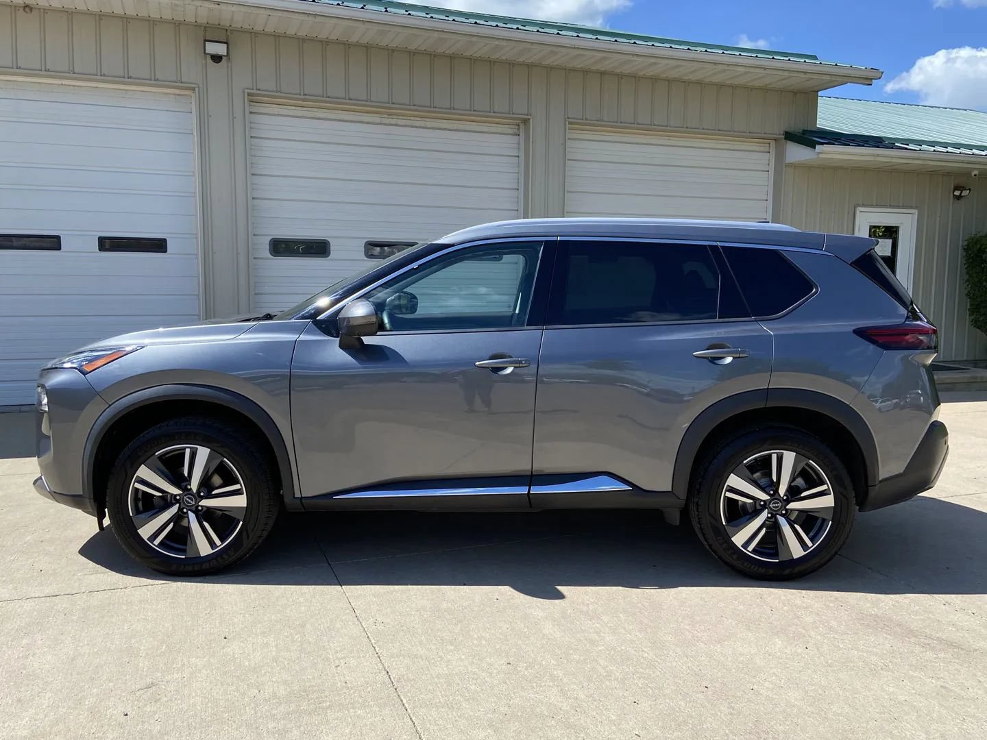 Used 2023 Nissan Rogue SL AWD/4WD image 4
