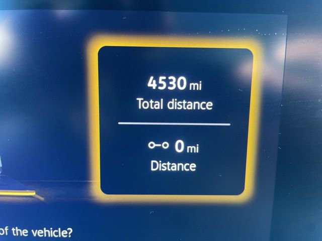 Used 2025 Volkswagen Tiguan SE w/ Panoramic Sunroof Package image 14