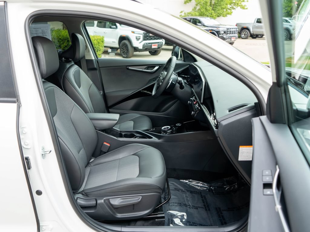 Certified 2024 Kia Niro Wind FWD image 10