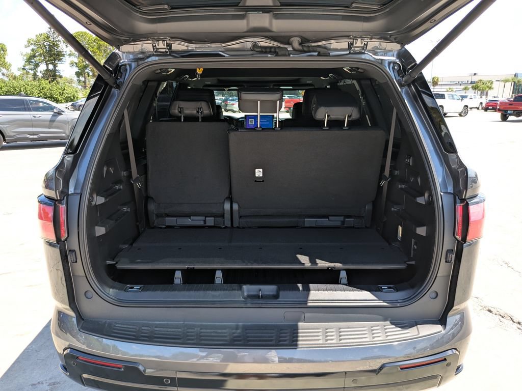Used 2025 Toyota Sequoia Platinum AWD/4WD image 14