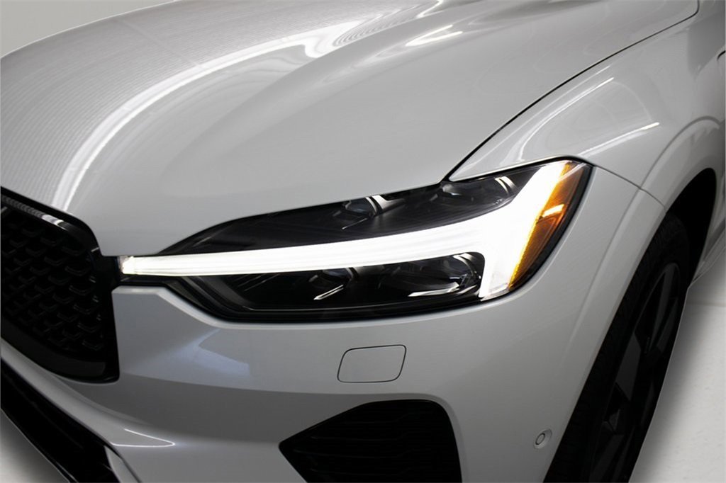 Used 2025 Volvo XC60 T8 Plus w/ Protection Package Premier image 5