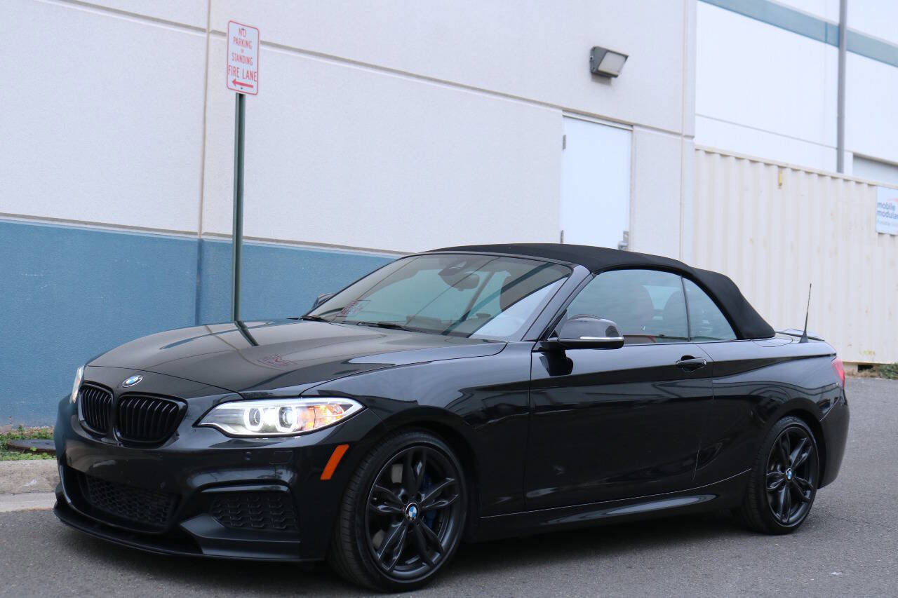 Used 2016 BMW M235i Convertible image 3