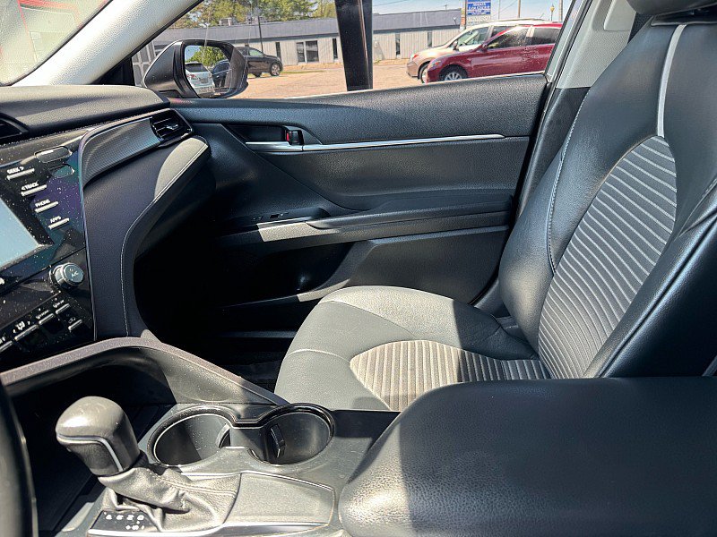 Used 2020 Toyota Camry SE FWD image 13