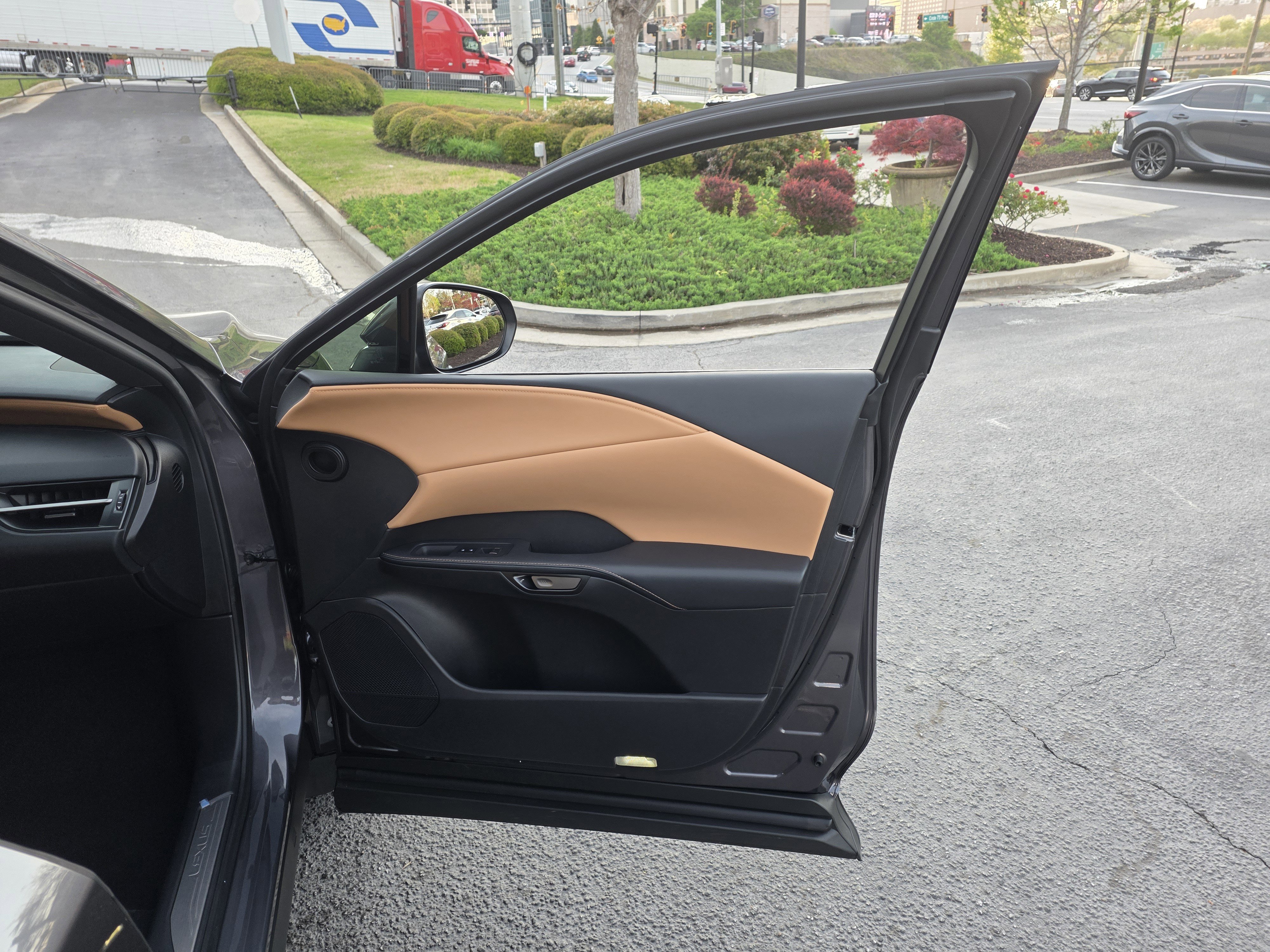 Used 2025 Lexus RX 350 Premium w/ Accessory Package (Z1) image 28