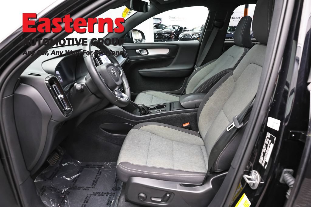Used 2024 Volvo XC40 B5 Core AWD/4WD image 14
