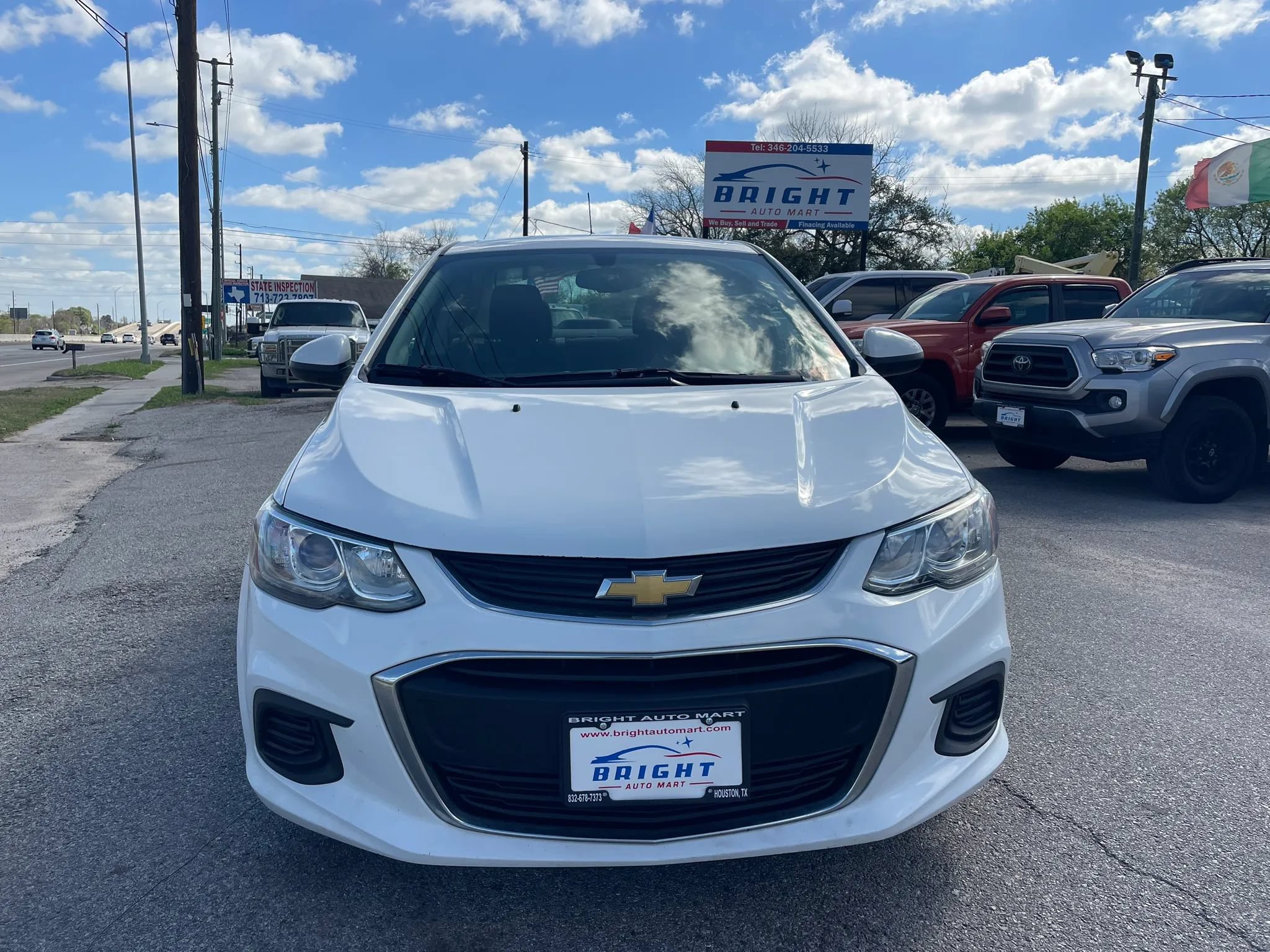 Used 2017 Chevrolet Sonic LT FWD image 1