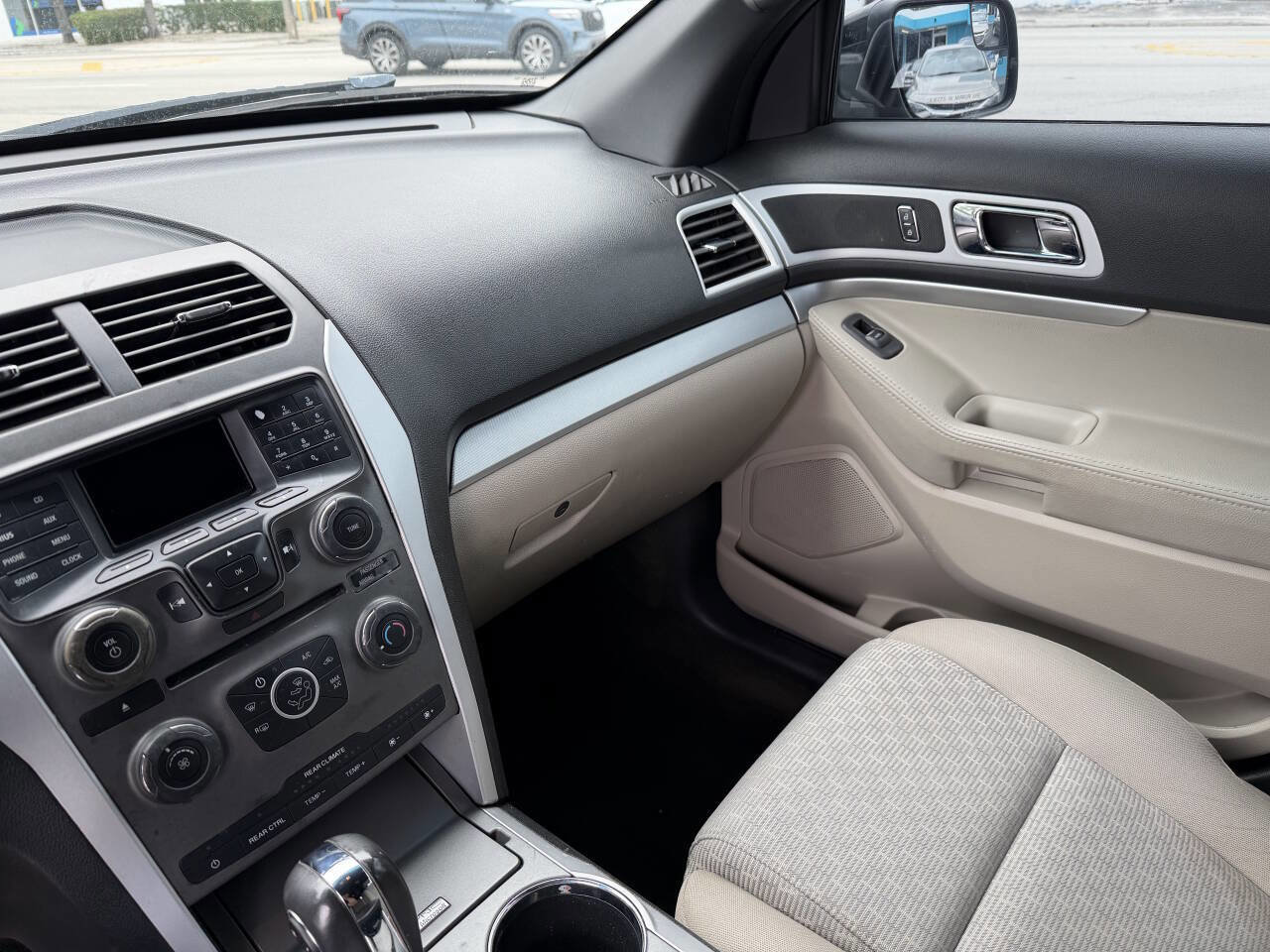 Used 2014 Ford Explorer XLT image 26