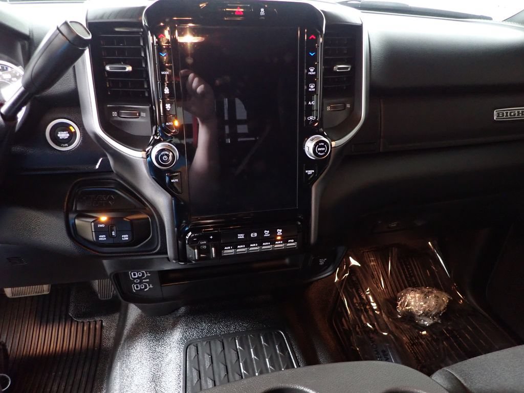 Used 2025 RAM 5500 4x4 Crew Cab image 29